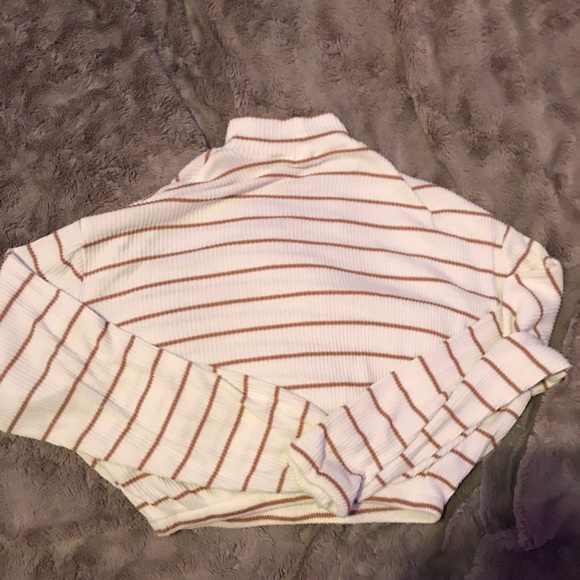 Short turtle neck white and brown striped cute fit - Picture 1 of 1